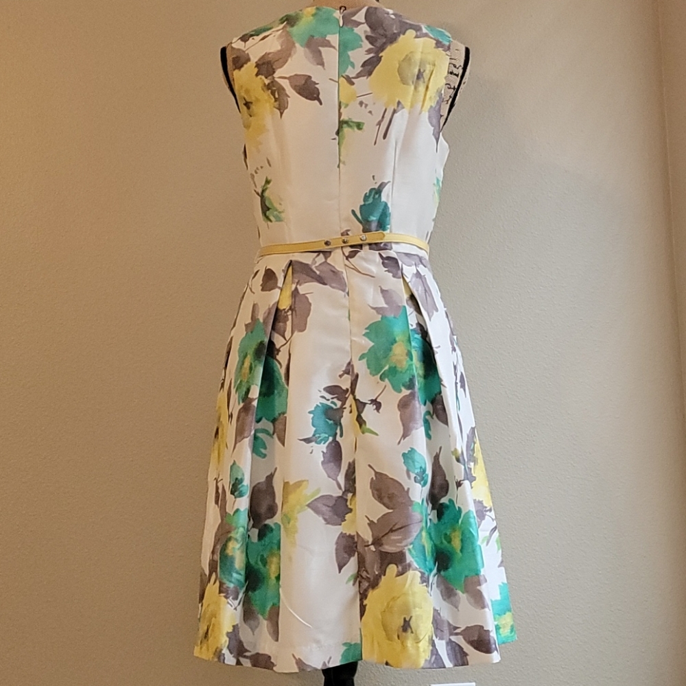 Spring dress - Picture 4 of 7